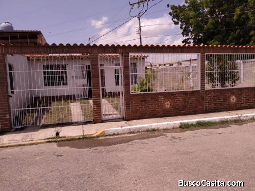  CASA  EN LA URB EL PARAISO