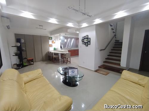 Amplio y moderno Town house