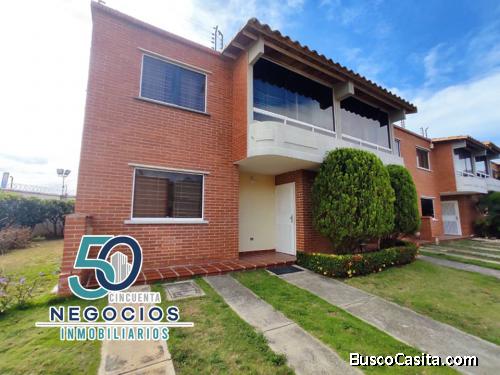 EXCELENTE TH UBICADO EN CONJUNTO  EN EL VALLE - VILLAS DEL VALLE