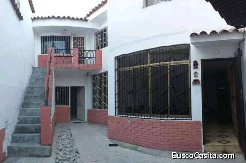 Casa+Anexo en Caracas 5 habs 4 baños EN VENTA potencial de inversión