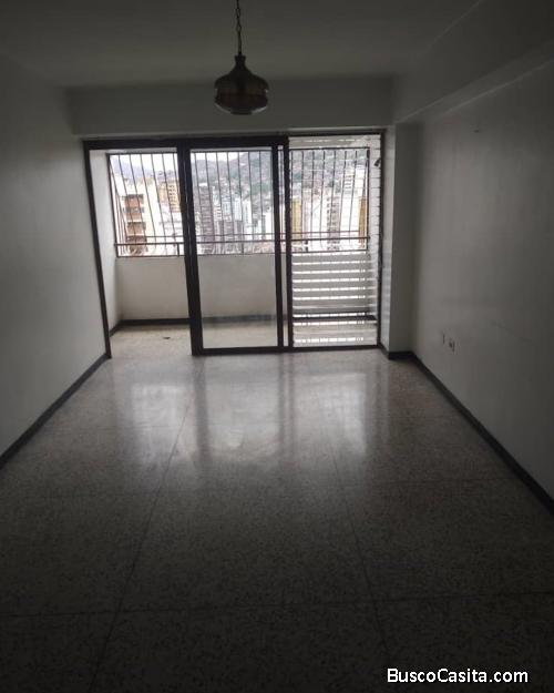 Apartamento en la Av. Lecuna, Esquina Glorieta a Pilitas