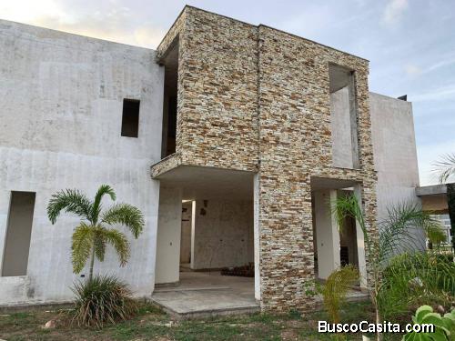 Casa quinta por terminar en Lomas del Country, GUATAPARO