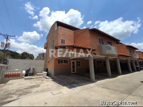 BELLO TOWNHOUSE AMOBLADO, POZO DE AGUA Y PLANTA ELÉCTRICA, MAÑONGO
