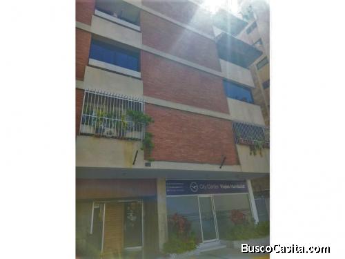 APARTAMENTO EN ALTAMIRA SUR CON PISCINA Y EXCELENTE VISTA AL ÁVILA