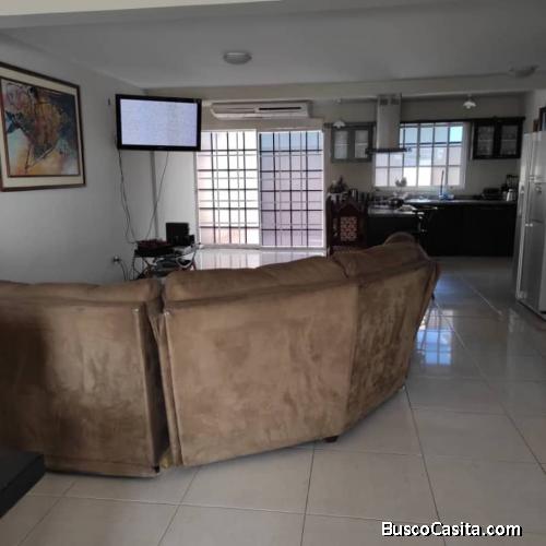 Ofrezco en venta o alquiler Town house en resd loma linda Av paseo caroni 