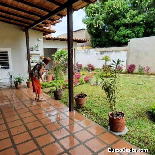 Ofrezco en venta casa en el sector santa rosa entrada de Yara yara 1