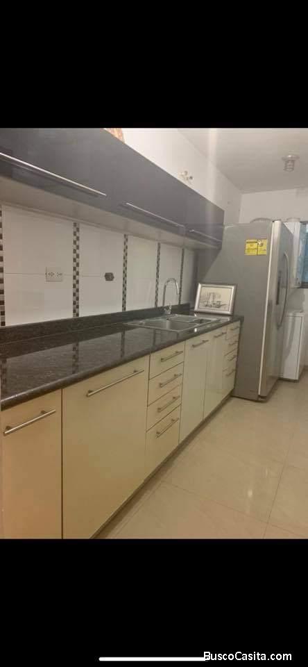 Ofrezco en venta apartamento en resd montalban 1 sector villa icabaru 