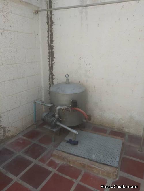 Se vende bella casa en la villa agua clara en el sector pomona