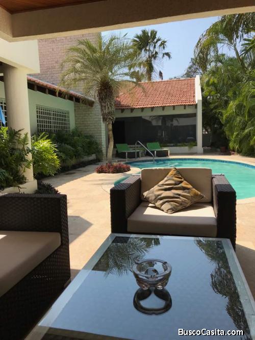 VENDE HERMOSA CASA URB. LA VIRGINIA.