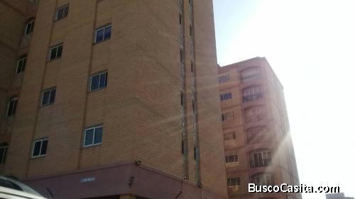 VENDE/ALQUILAS BELLO APTO. EDIFICIO MIRASOL SECTOR LA LAGO.