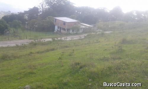 Terreno ubicado en la laguna guasimos 2000metros