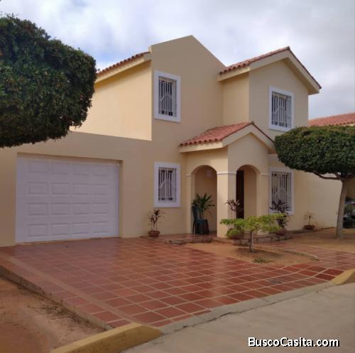 Hermoso Townhouse  VENTA Villa Cerrada  Castilletes