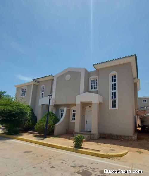 Bella CASA  Maracaibo Zona Norte en Gris Lago Country III