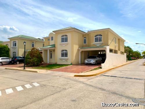 VENTA  Towhuose  Villa Lago Country