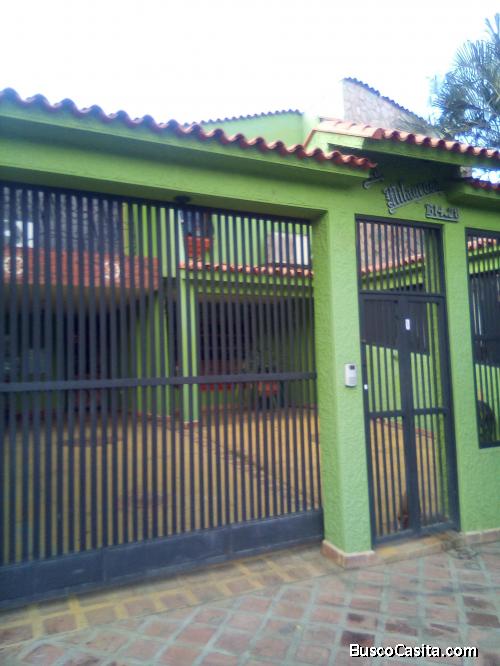 Casa de dos plantas en la Urbanización La Esmeralda, San Diego. 