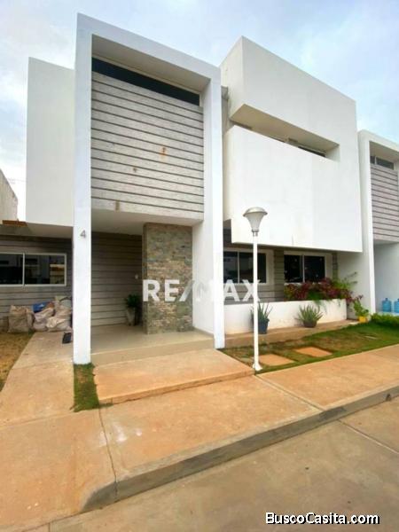 Bello Townhouse en VENTA  REs  Costa Linda 