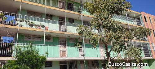 Apartamento Urb. La Isabelica Bloque 12. FOA-1508