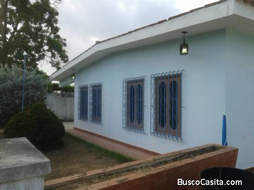 Se Vende Casa en La Limpia “Las Tunas” a pocos metros de Capital 