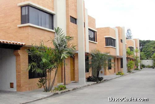 Yamily Ochoa Alquila Townhouse Amoblado Urb. Mañongo - YTH1