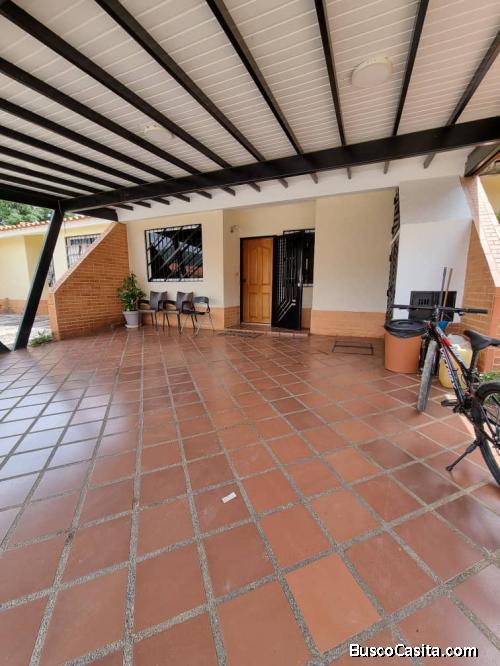 SKY GROUP PLATINUM VENDE Casa en Res. Villas de Monte Carmelo.