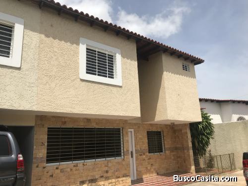 Vendo Town House resd Villa Estefani