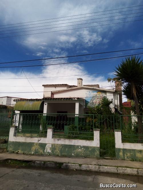 terreno de 1900 m2,  con casa  de ladrillo de 200m2