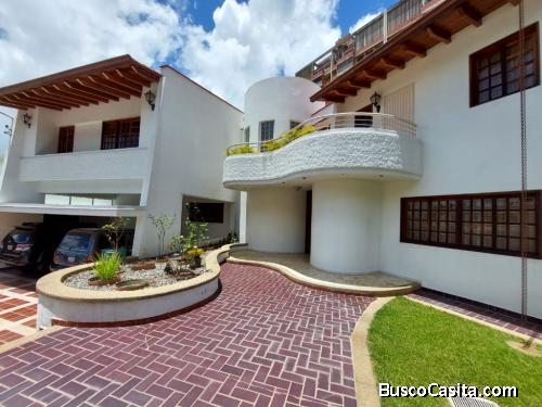 Hermosa quinta en la urbanización Los Naranjos de El Cafetal