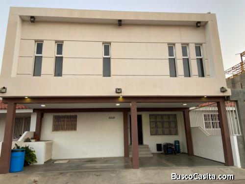 Hermosa CASA  VENTA  Urb la Picola