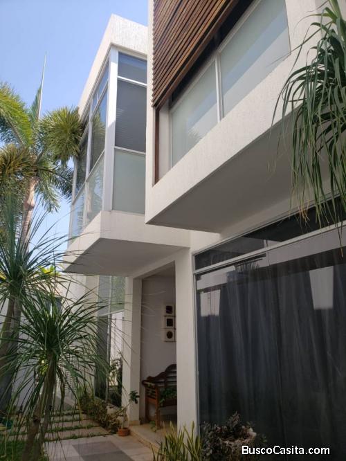 Se Vende Hermosa Casa en la Virginia