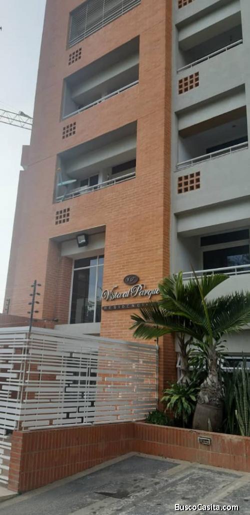 Apartamento de 2 niveles, en Las Chimeneas Conj. Res. Vista al Parque 