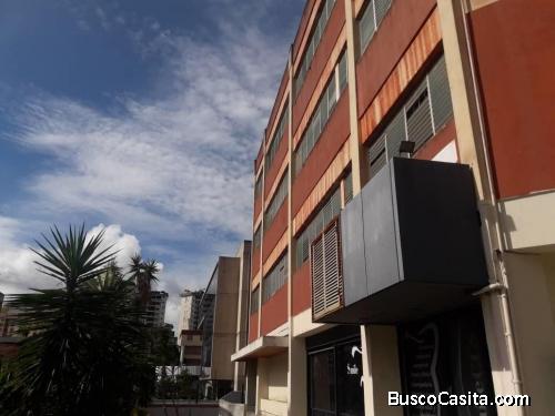 Se vende galpón La Urbina MLS 21-496