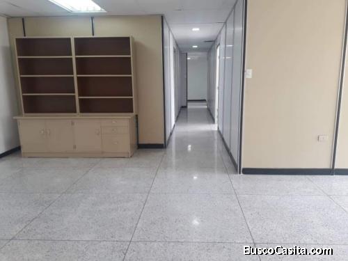 Se Alquila Oficina Banco Industrial. 5 de Julio