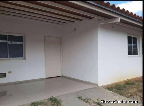 Casa en venta a estrenar. Urbanización Palmiche. Alto Barinas sur. 