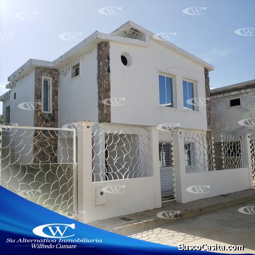 Se vende casa en conj. Res. Priv. A una cuadra de la Av. Los Médanos