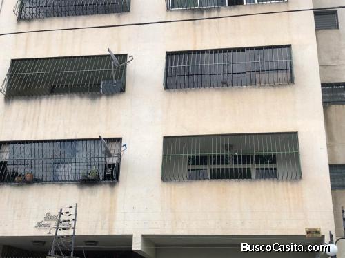 SKY GROUP PLATINUM VENDE Apartamento en la Av. Bolivar