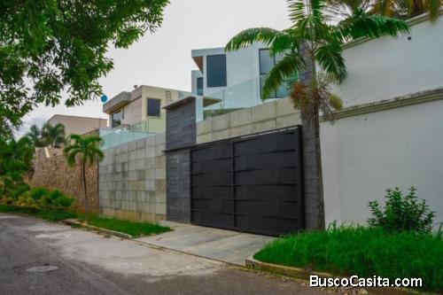 SKY GROUP Vende casa en altos de Guataparo FOC-1016