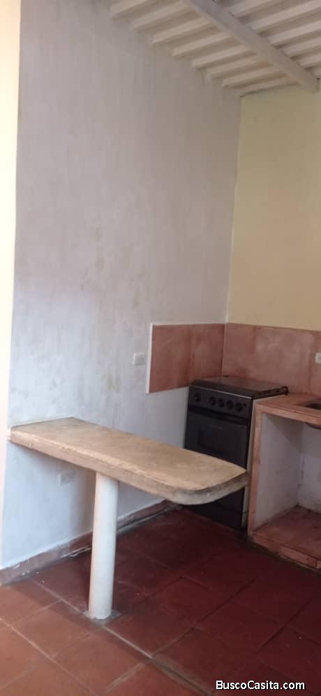 Alquilo anexo con entrada independiente naguanagua 