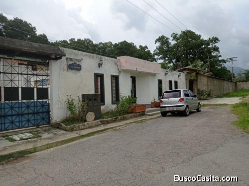 SKY GROUP FOCUS VENDE  Mini granja en Urb. Las Morochas,  que consta de  500,50 metros cuadrados. CO