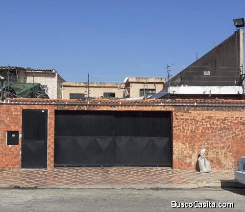 SKY GROUP  FOCUS VENDE EXCELENTE CASA, URB. PARQUE VALENCIA. EDO CARABOBO