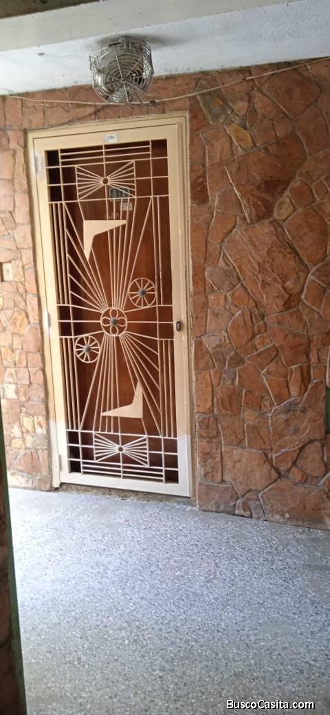 Por viaje vendo apartamento