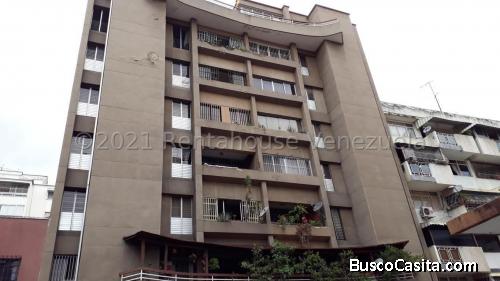 En venta apartamento en Chacao. MLS 22-4909 Ma Isabel Serrano 04141354910