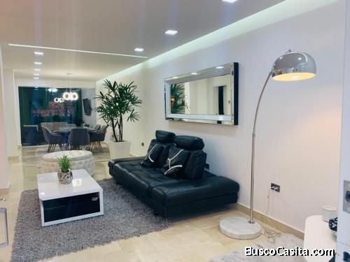 En Venta Moderna Casa en Oasis Country I 