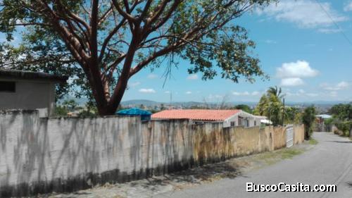 Se venden dos casas en terreno de 2.000 mts en El Manzano. Urbanización Las Lomas