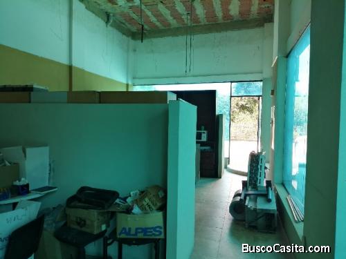 Local de Esquina en El C. C. Aerocentro - 62 m² - Fol - 360