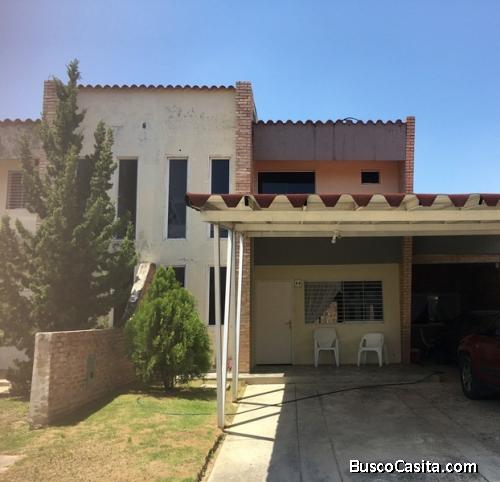 Town House en San Diego, Res. Casas de Campo