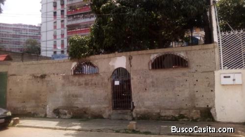Casa ubicada a dos cuadras de la estacion del metro de propatria