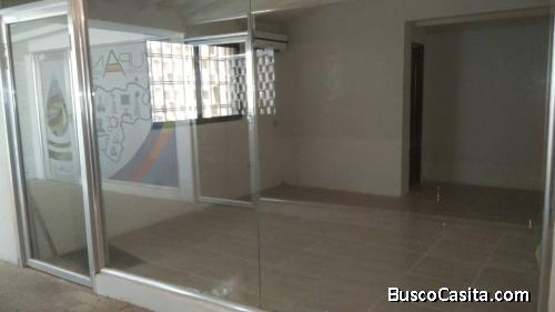 Centro Comercial Maura, Lechería. Local en venta 