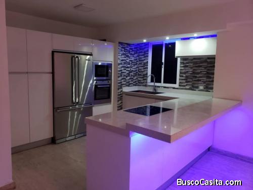 Atlantis, Lechería. En venta lujoso apartamento en la Av Arismendi