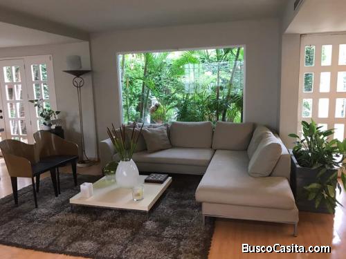 Se Vende Hermosa Casa Urb. La Virginia.