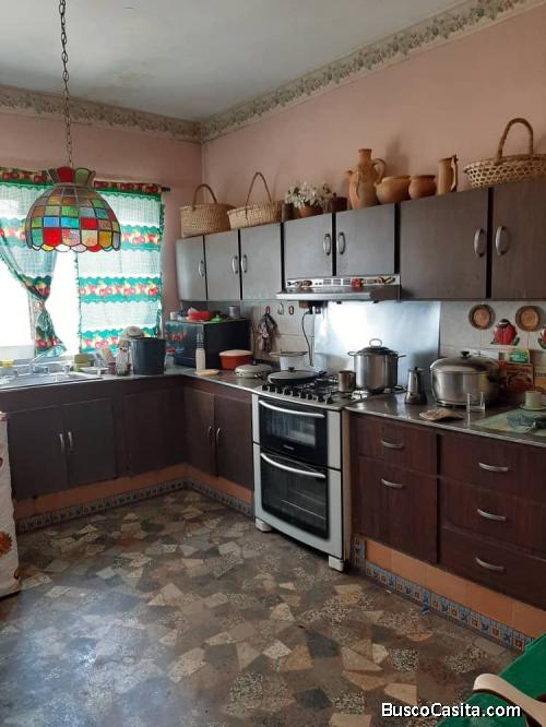 Se Vende Casa Sector Valle Frio. Conformado en 2 plantas con vista panonaramica al Lago.